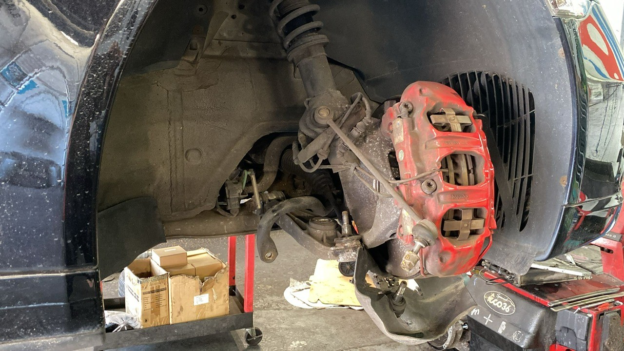 Porsche 911 4S in the workshop for front driveshaft boot repair